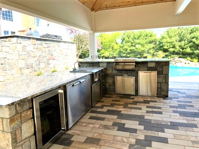 outdoor kitchen of a patio in Rockville, MD