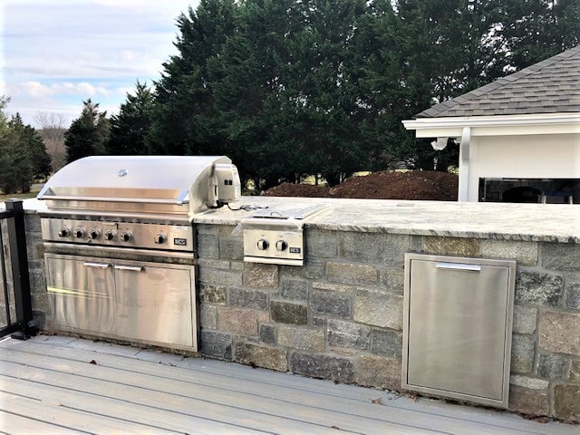 Outdoor kitchen installation by Allentuck Landscaping